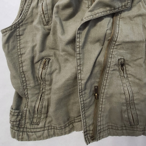 Sleevless Denim Vest - Picture 4 of 7